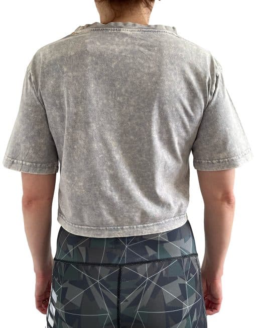 T-shirt fitness crop top da donna lavaggio acido grigio chiaro - t-shirt crop top da bodybuilding con equipaggiamento da guerriero