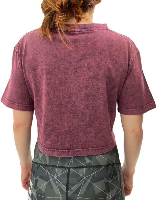 Damen-Bodybuilding-Crop-Top-T-Shirt in bordeauxroter Acid-Waschung – Damen-Fitness-T-Shirt in Acid-Waschung