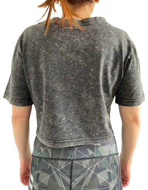 Kroppsbyggande crop top syratvätt grå t-shirt för kvinnor - fitness crop top acid wash tshirt