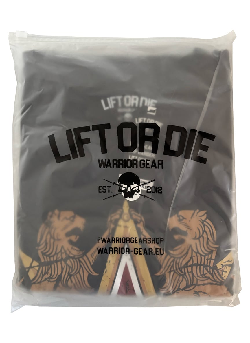 Camiseta WRPF France empaquetada en su bolsa premium Warrior Gear Lift or Die.