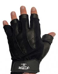 Gants de musculation Warrior Gear noirs en cuir et mesh respirant portés sur le dos de la main.