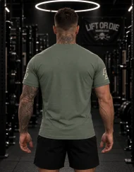 Vue de dos du t-shirt de musculation vert Tactical Lift or Die, montrant les logos sur les manches.