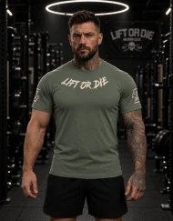 AthlÚte musclé portant le t-shirt vert Tactical Lift or Die de face, marque Warrior Gear.